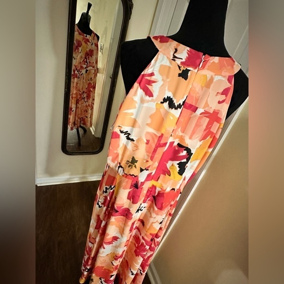 The Limited Dress - Picture 3 of 7